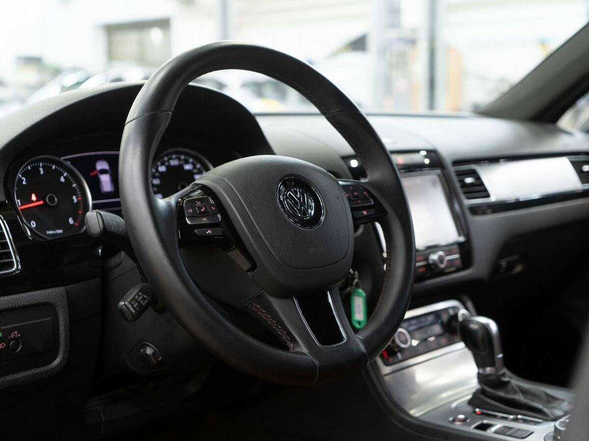 Купить Volkswagen Touareg с пробегом. Фото: #4