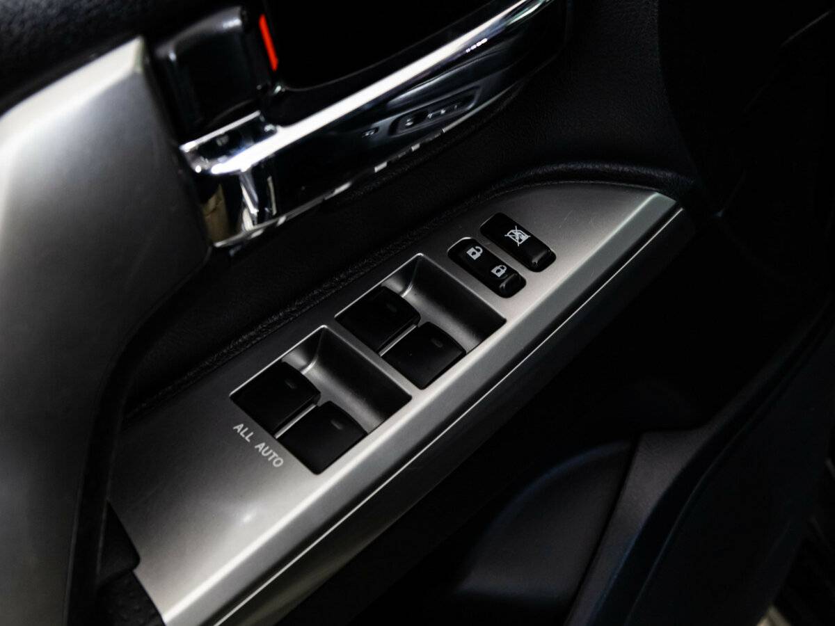 Купить Toyota Land Cruiser с пробегом. Фото: #14