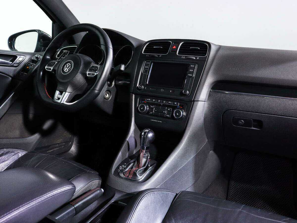 Купить Volkswagen Golf GTI с пробегом. Фото: #5