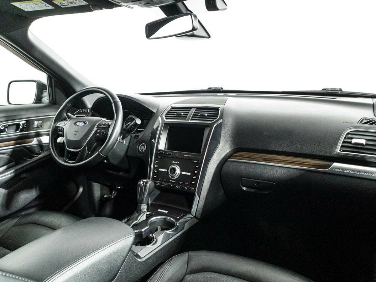 Купить Ford Explorer с пробегом. Фото: #8