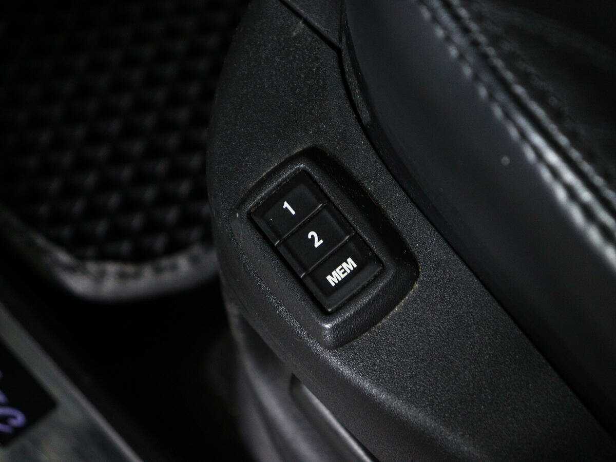 Купить Cadillac SRX с пробегом. Фото: #17