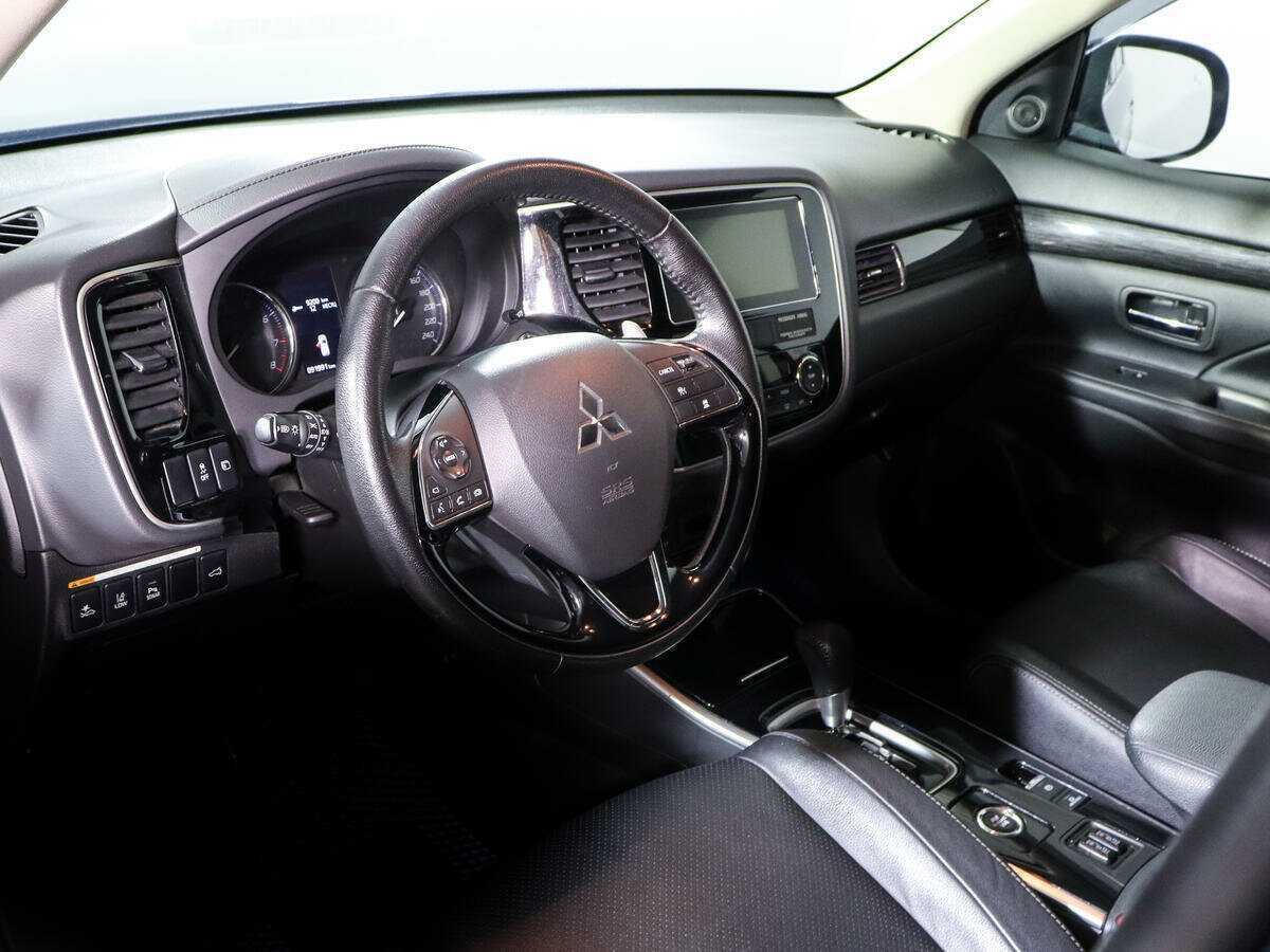 Купить Mitsubishi Outlander с пробегом. Фото: #11