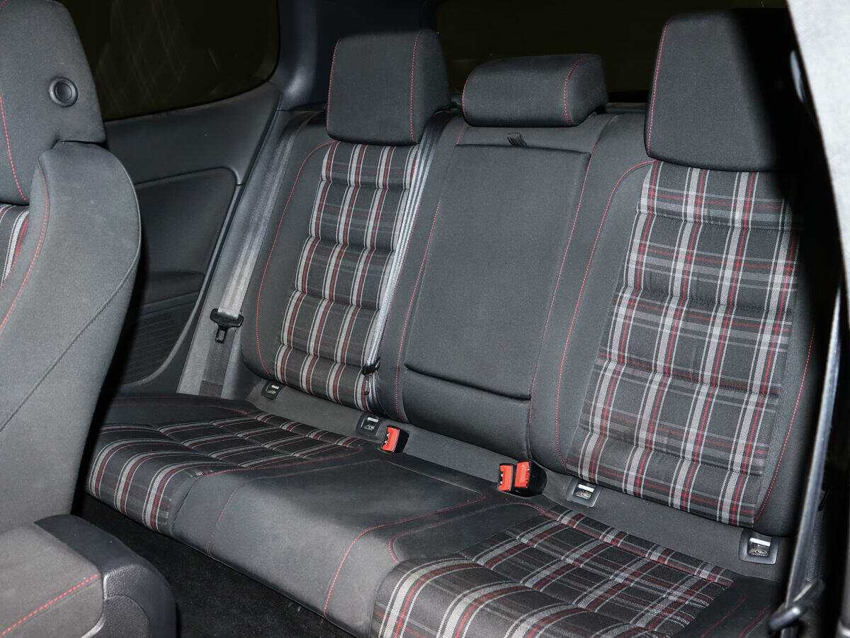Купить Volkswagen Golf GTI с пробегом. Фото: #7