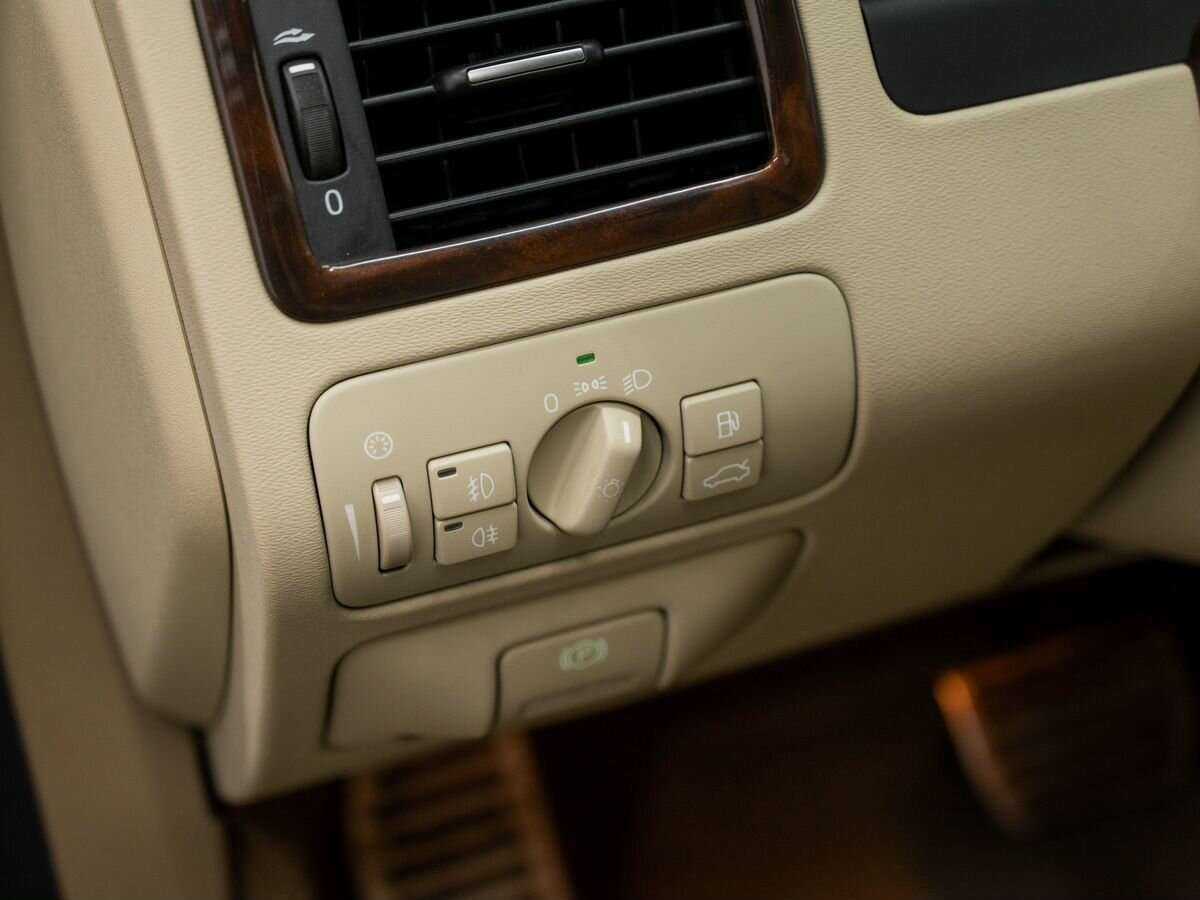 Купить Volvo XC70 с пробегом. Фото: #20