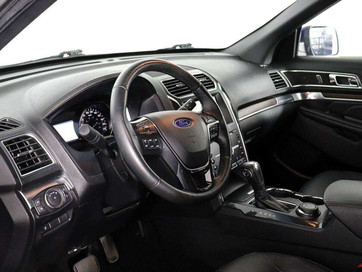 Купить Ford Explorer с пробегом. Фото: #7