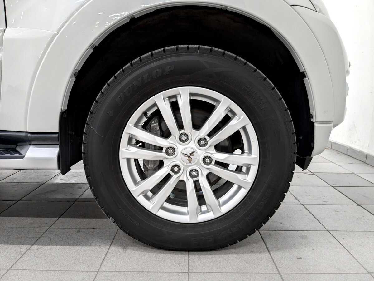 Купить Mitsubishi Pajero с пробегом. Фото: #17