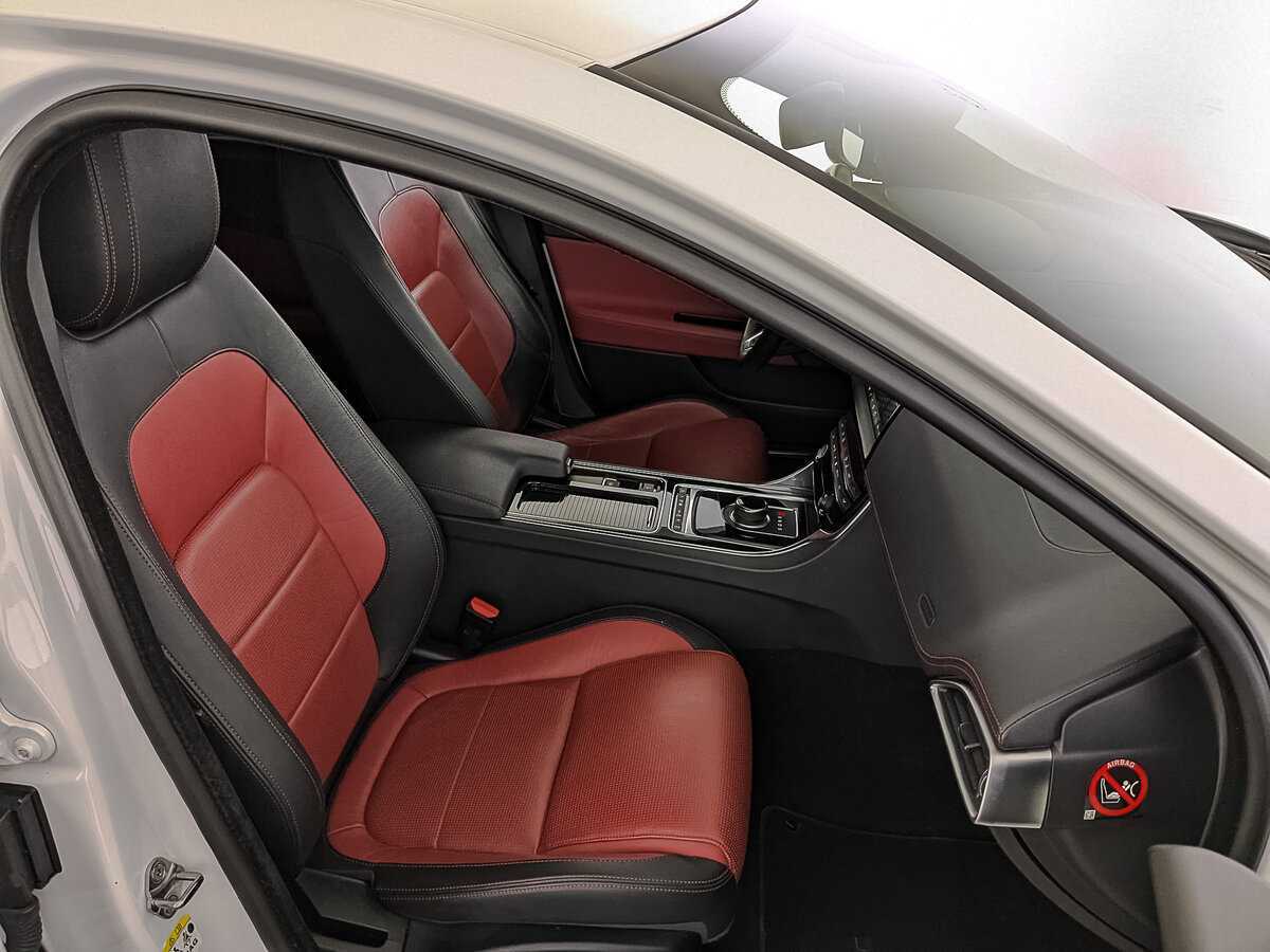 Купить Jaguar XE с пробегом. Фото: #21