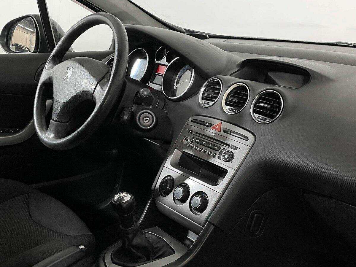 Купить Peugeot 308 с пробегом. Фото: #8