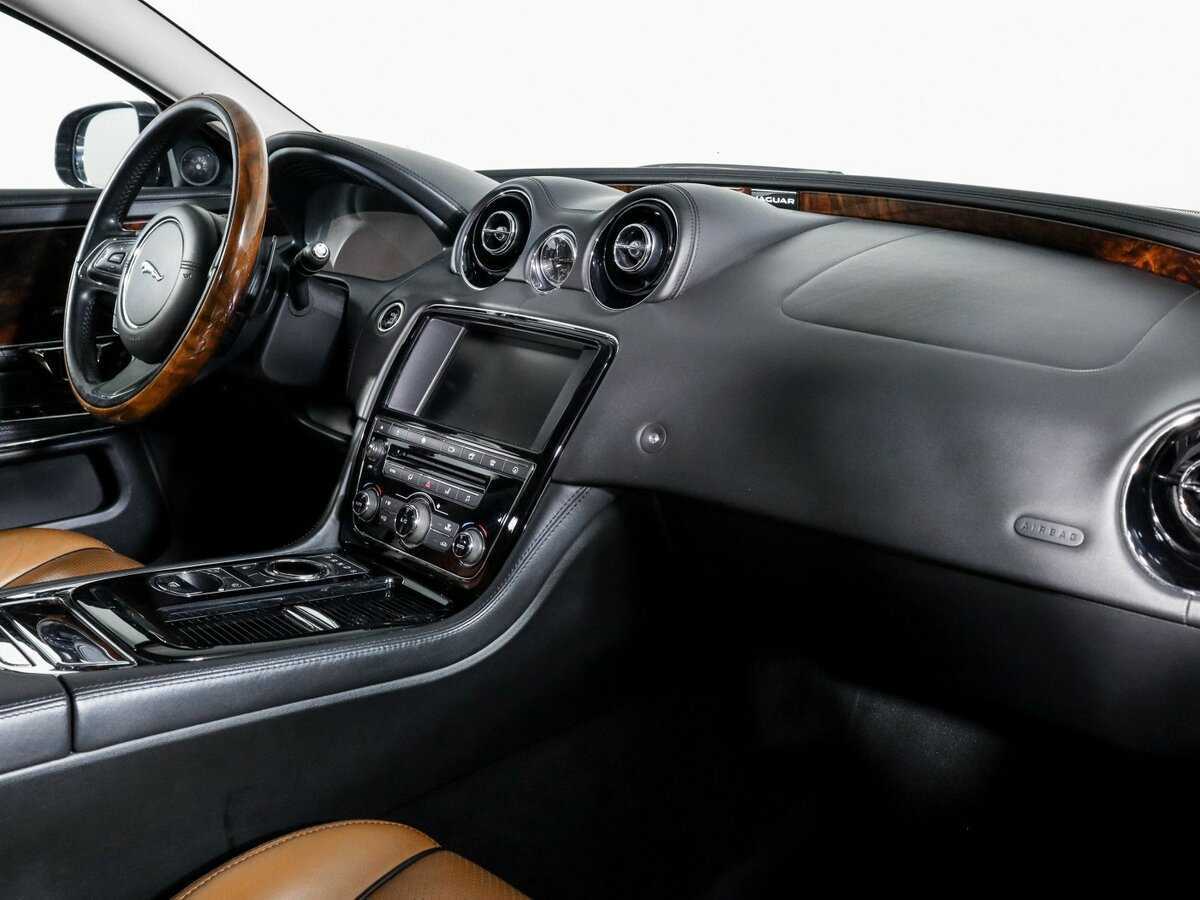 Купить Jaguar XJ с пробегом. Фото: #5