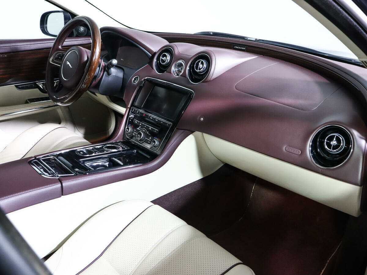 Купить Jaguar XJ с пробегом. Фото: #6