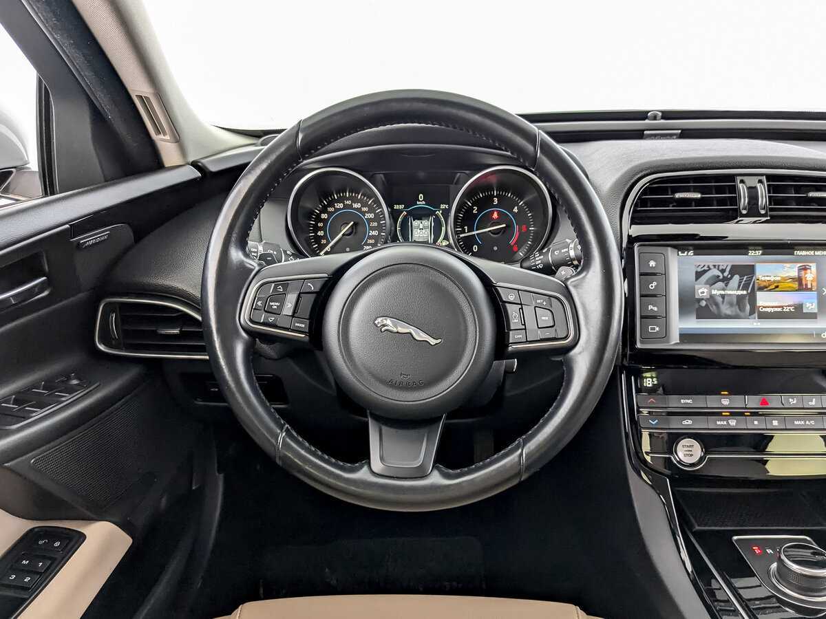 Купить Jaguar XE с пробегом. Фото: #21