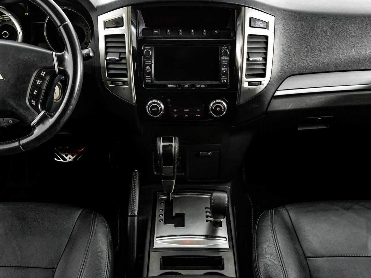 Купить Mitsubishi Pajero с пробегом. Фото: #12