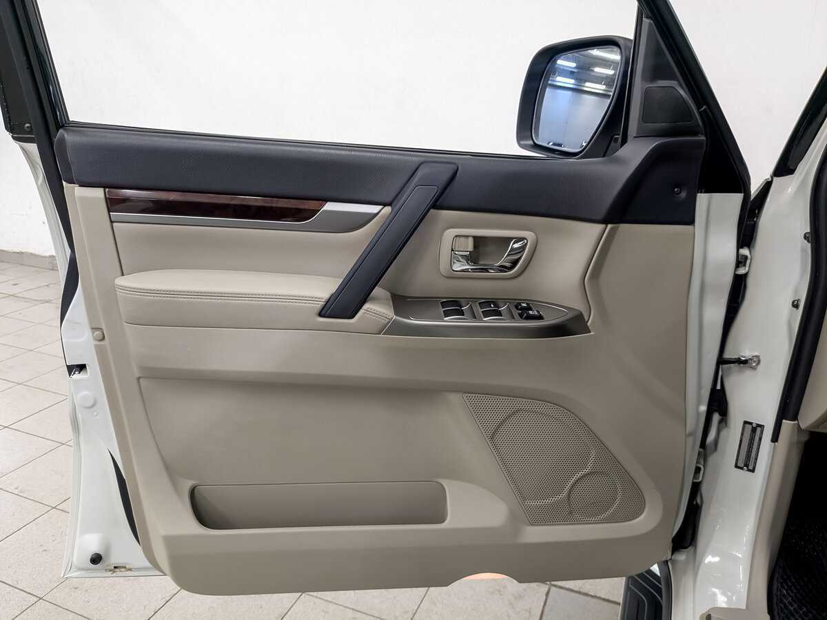 Купить Mitsubishi Pajero с пробегом. Фото: #18