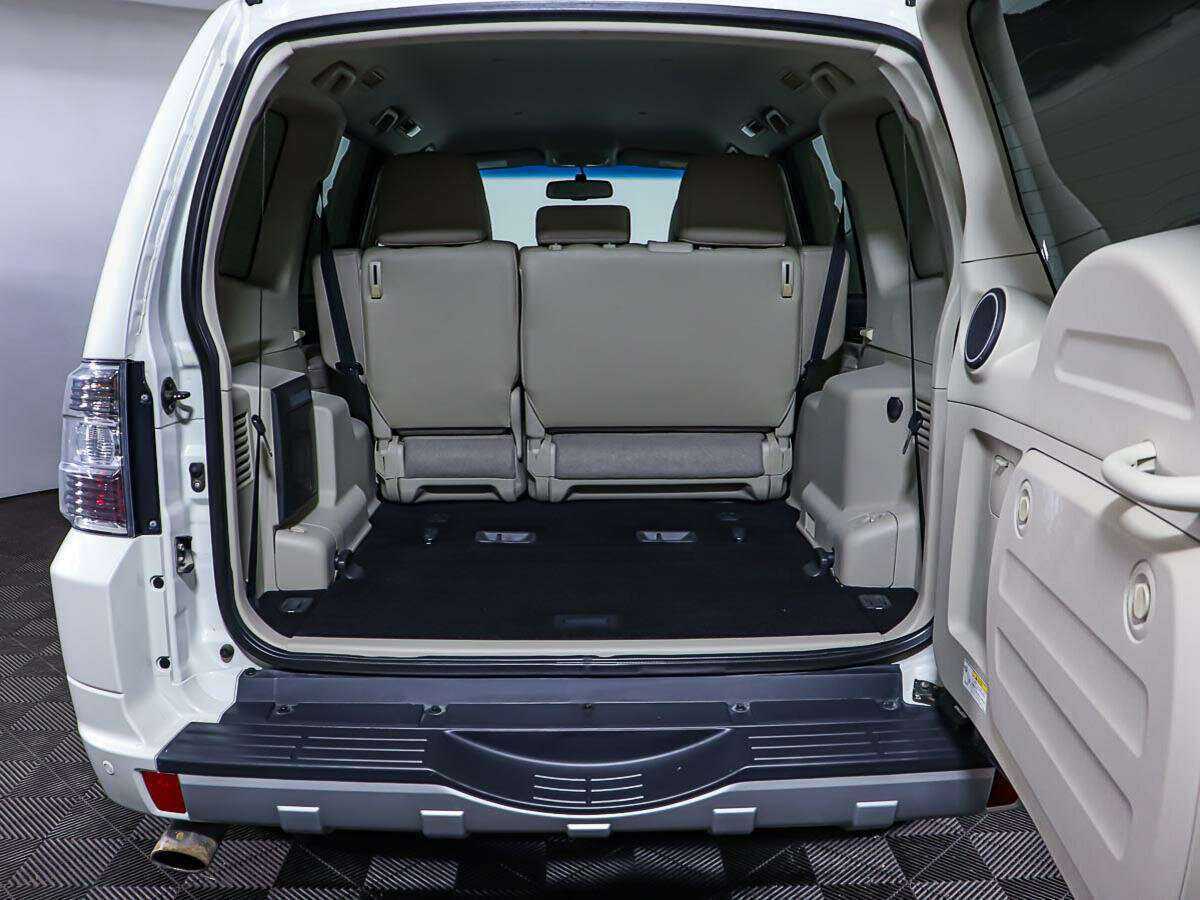 Купить Mitsubishi Pajero с пробегом. Фото: #8