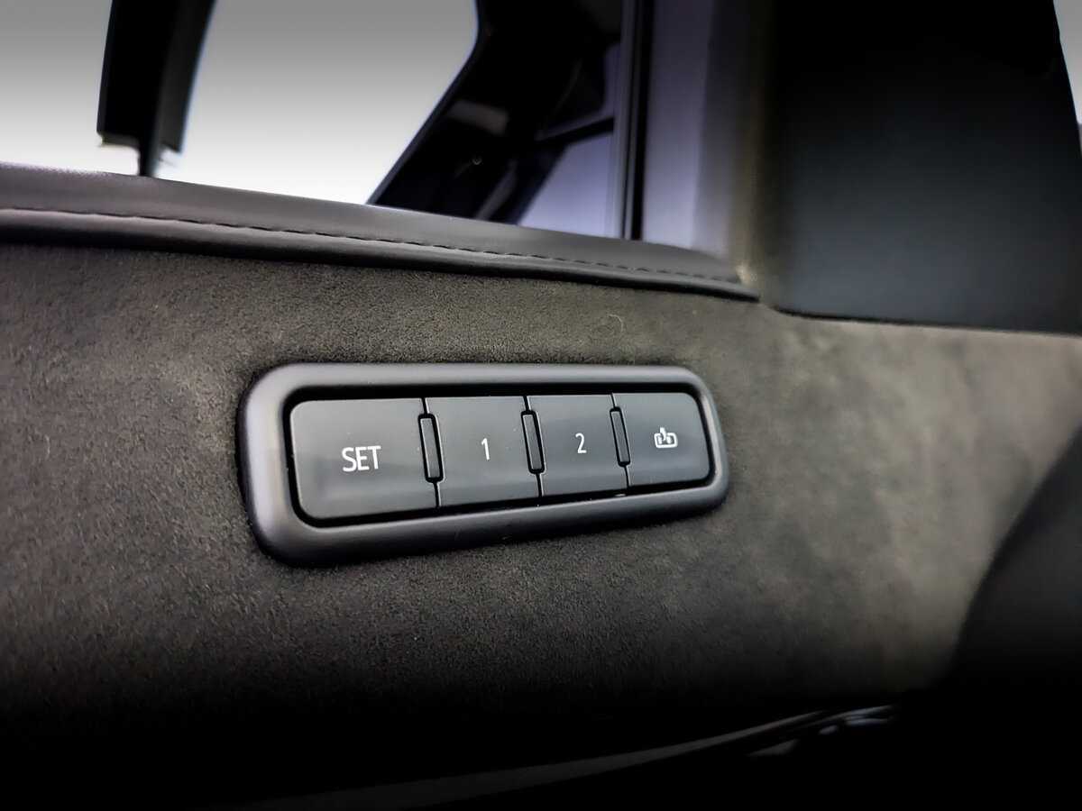 Купить Cadillac Escalade с пробегом. Фото: #17