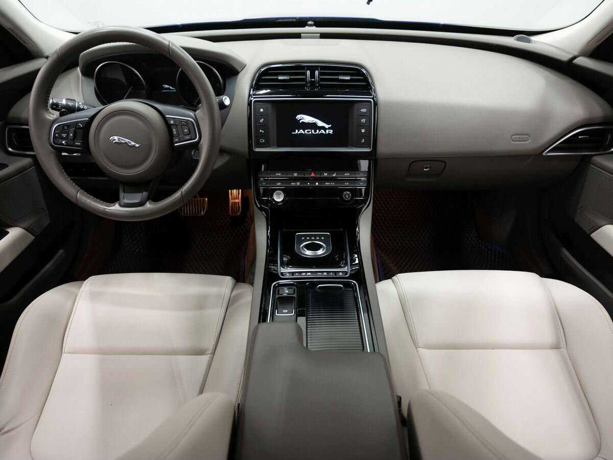 Купить Jaguar XE с пробегом. Фото: #12