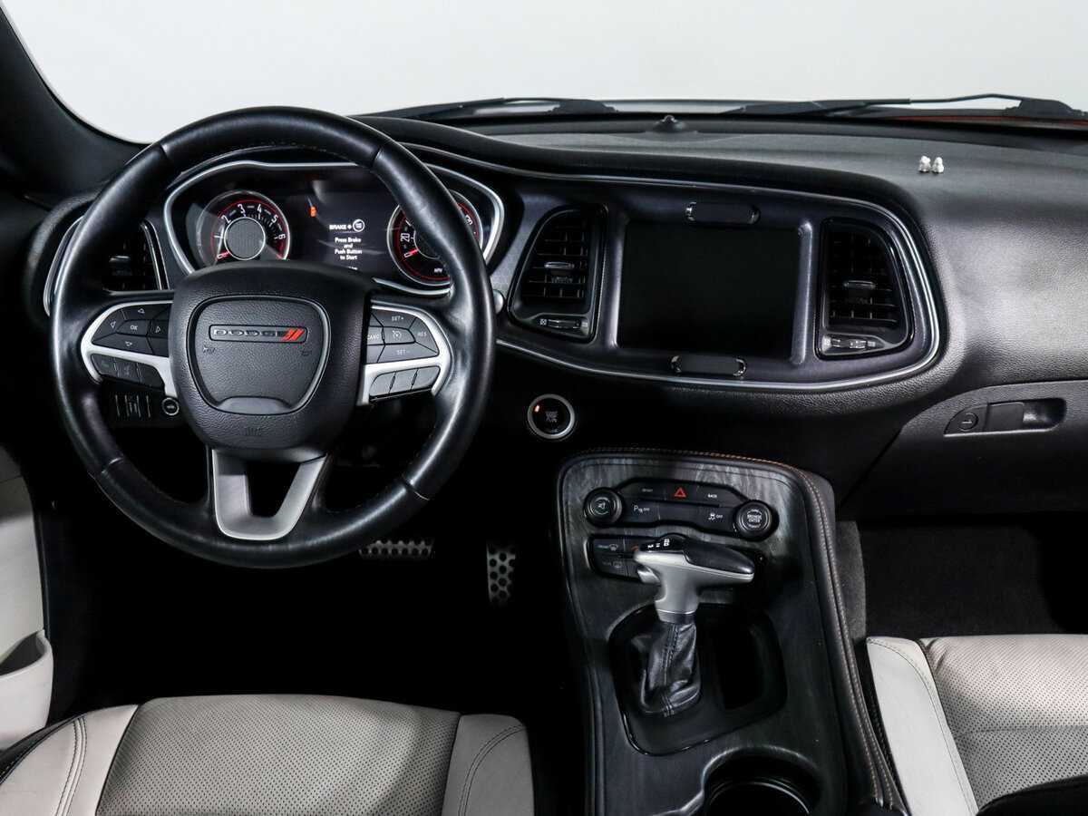 Купить Dodge Challenger с пробегом. Фото: #8