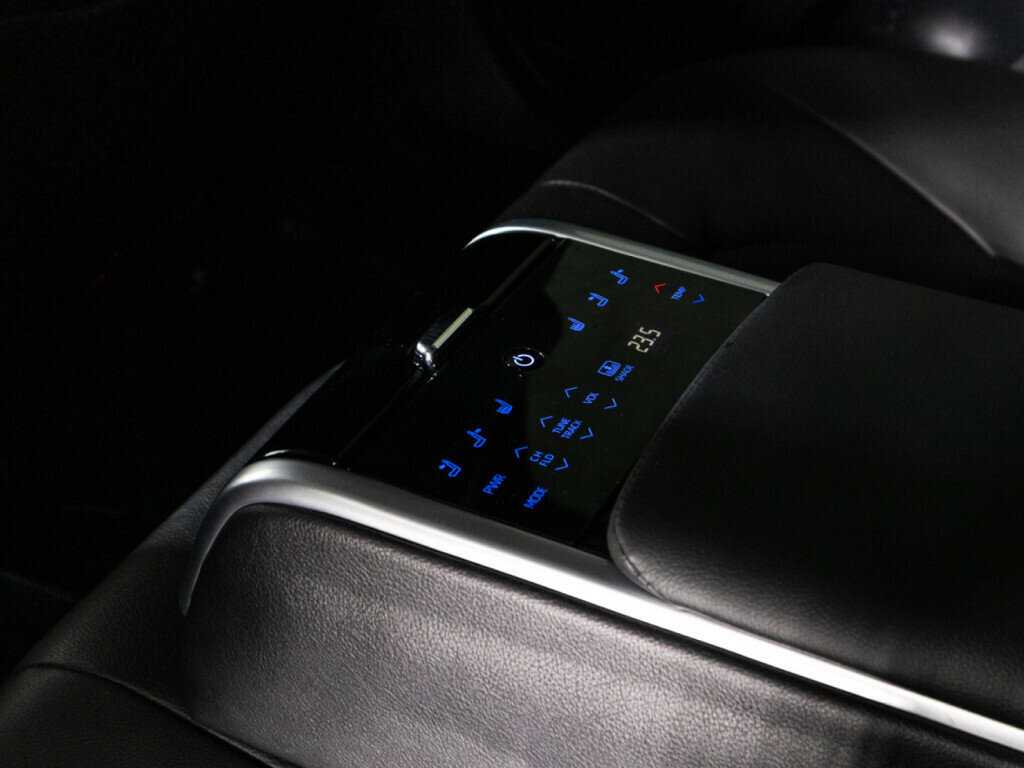 Купить Toyota Camry с пробегом. Фото: #20