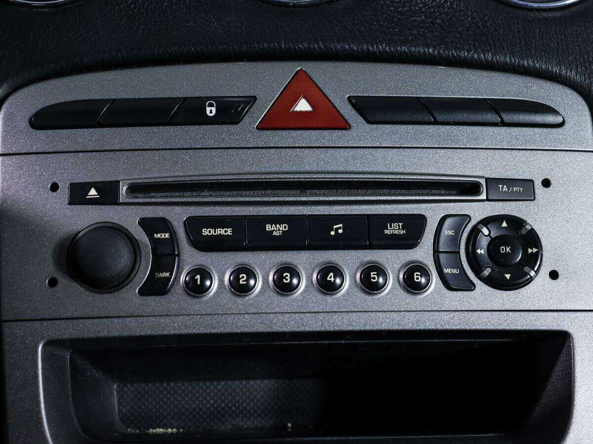 Купить Peugeot 308 с пробегом. Фото: #16