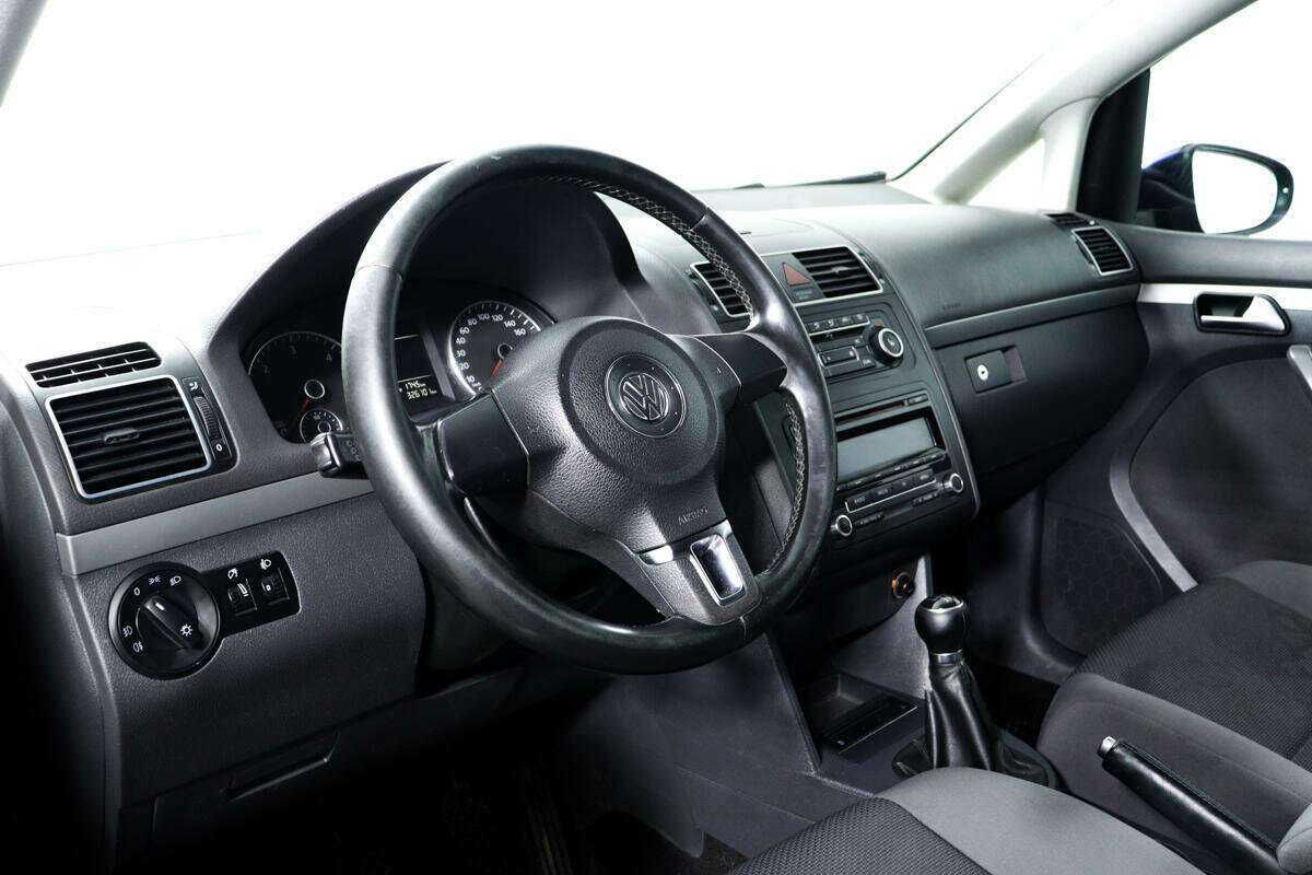 Купить Volkswagen Touran с пробегом. Фото: #12