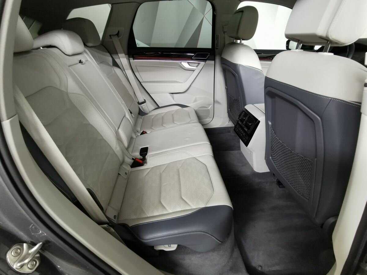 Купить Volkswagen Touareg с пробегом. Фото: #11