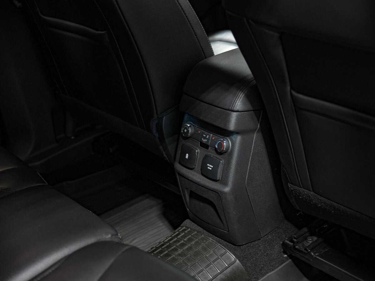 Купить Ford Explorer с пробегом. Фото: #17