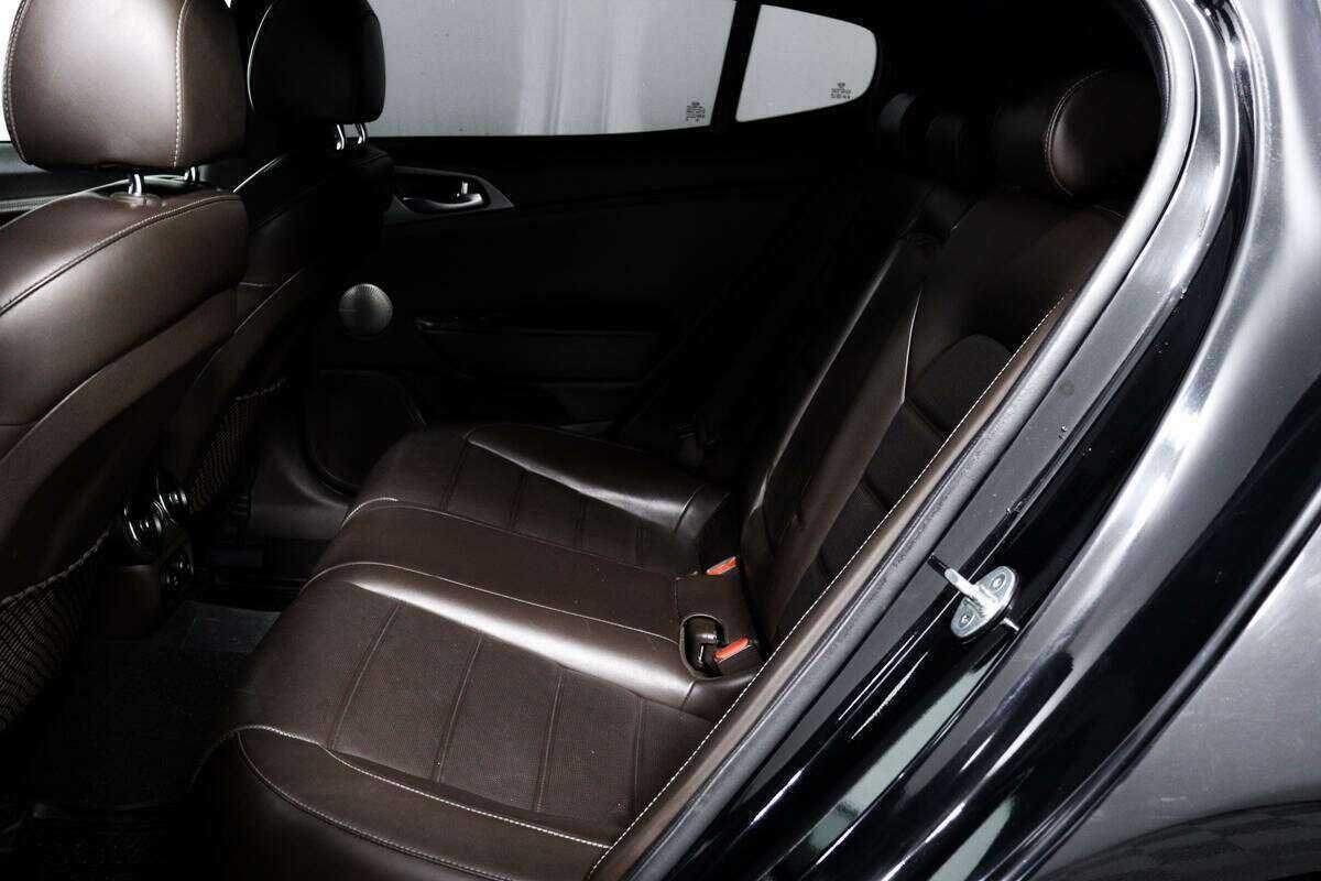 Купить Kia Stinger с пробегом. Фото: #11