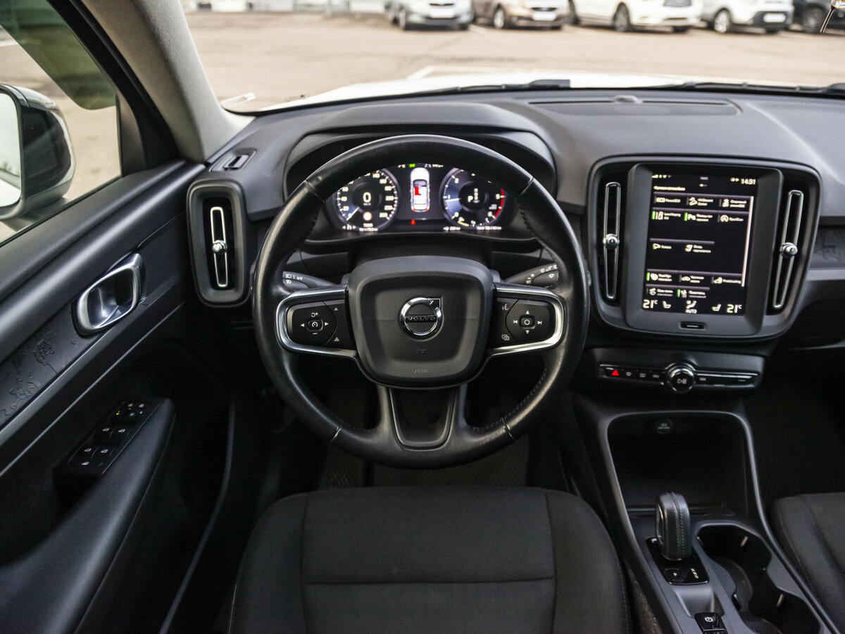 Купить Volvo XC40 с пробегом. Фото: #13