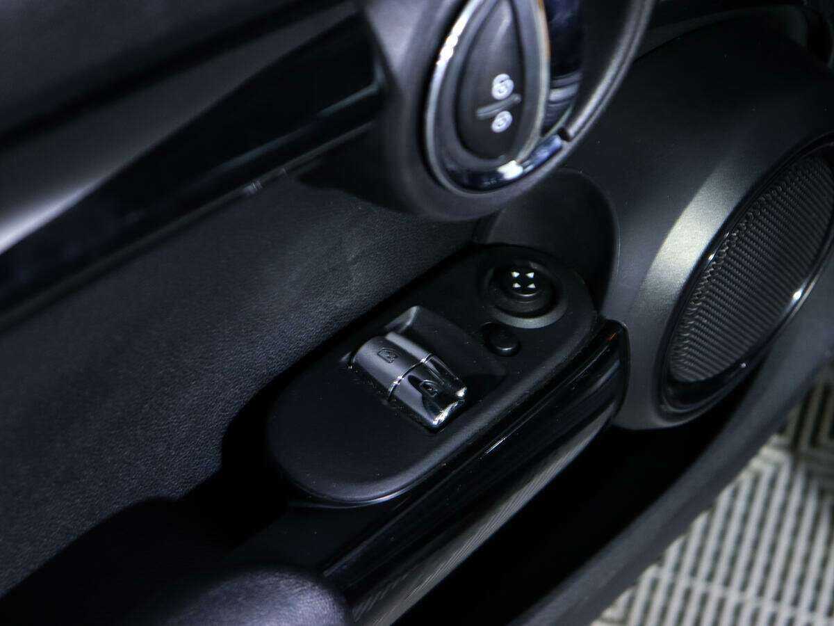 Купить Mini Hatch с пробегом. Фото: #15