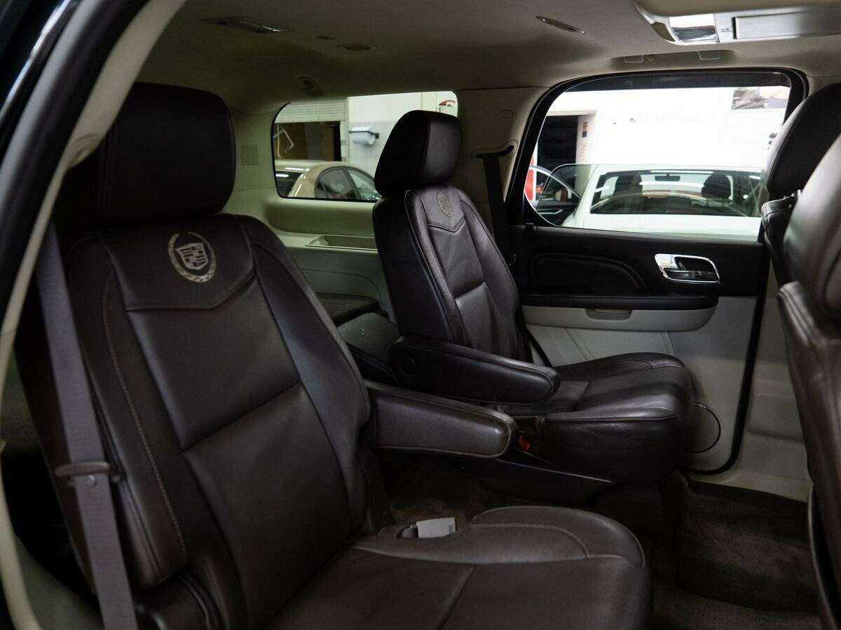 Купить Cadillac Escalade с пробегом. Фото: #10