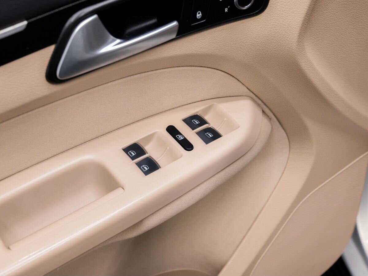 Купить Volkswagen Touran с пробегом. Фото: #14
