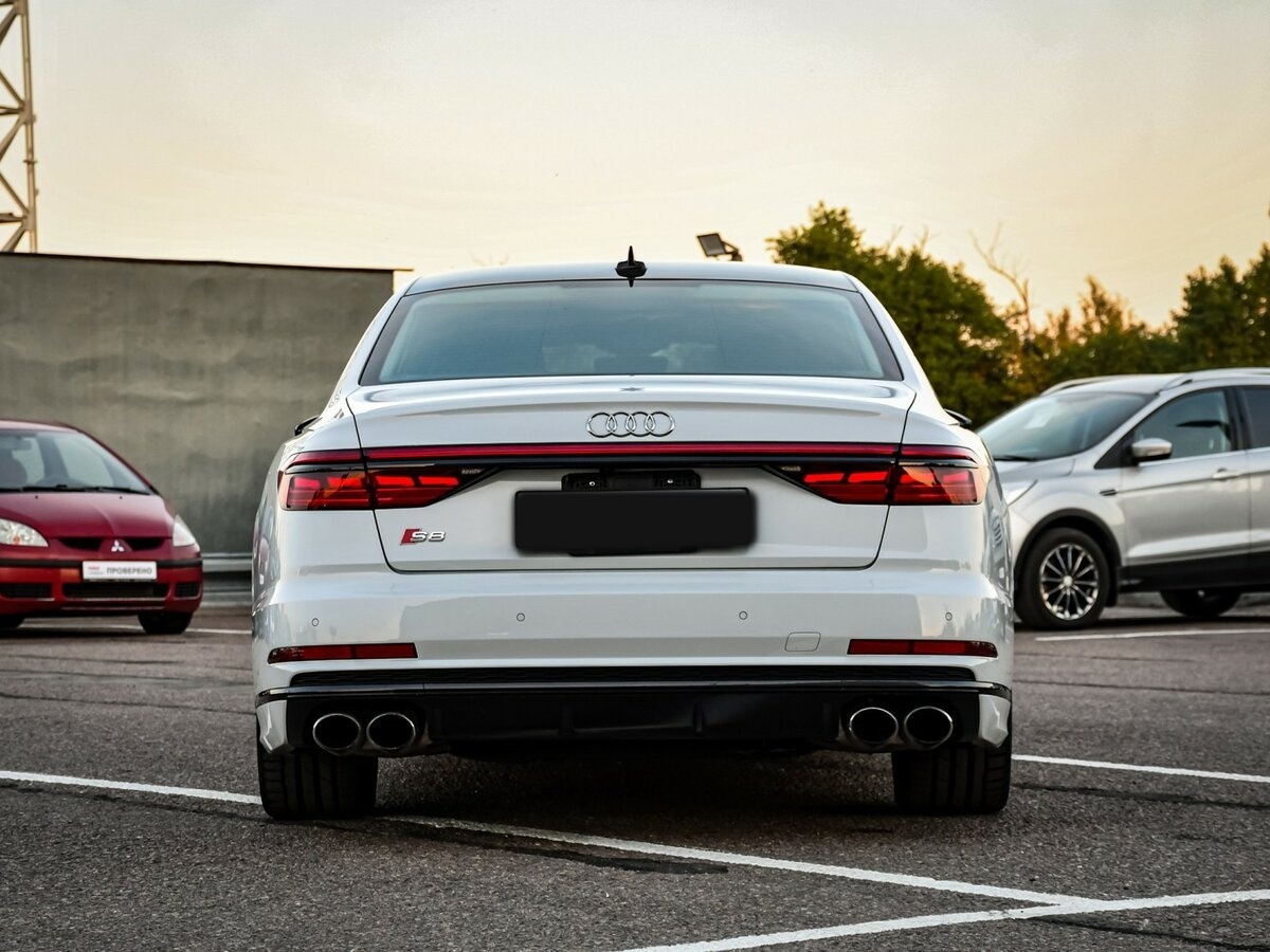 Купить Audi S8 с пробегом. Фото: #4