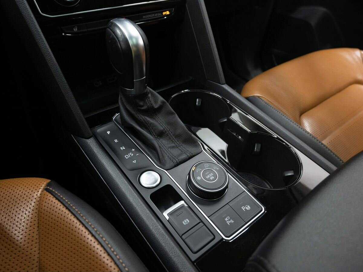 Купить Volkswagen Teramont с пробегом. Фото: #21