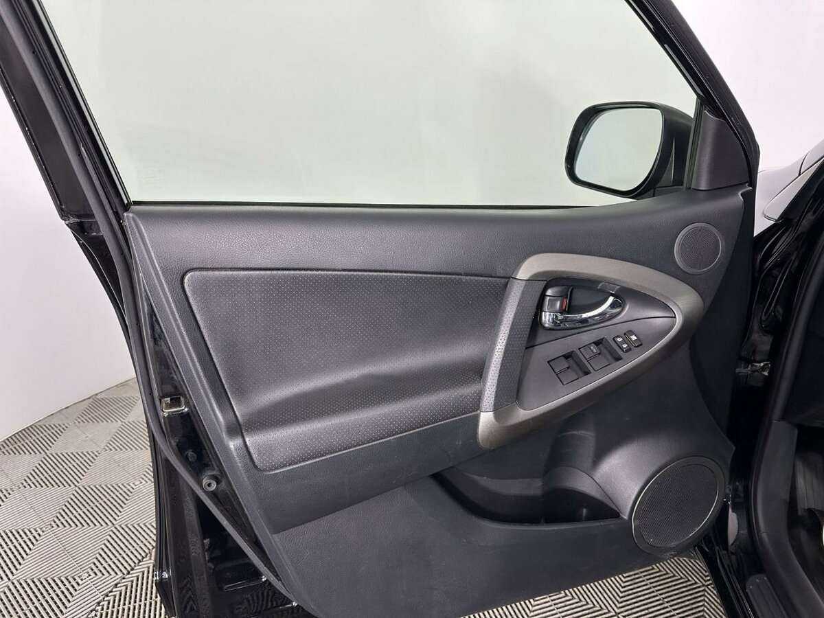 Купить Toyota RAV4 с пробегом. Фото: #6