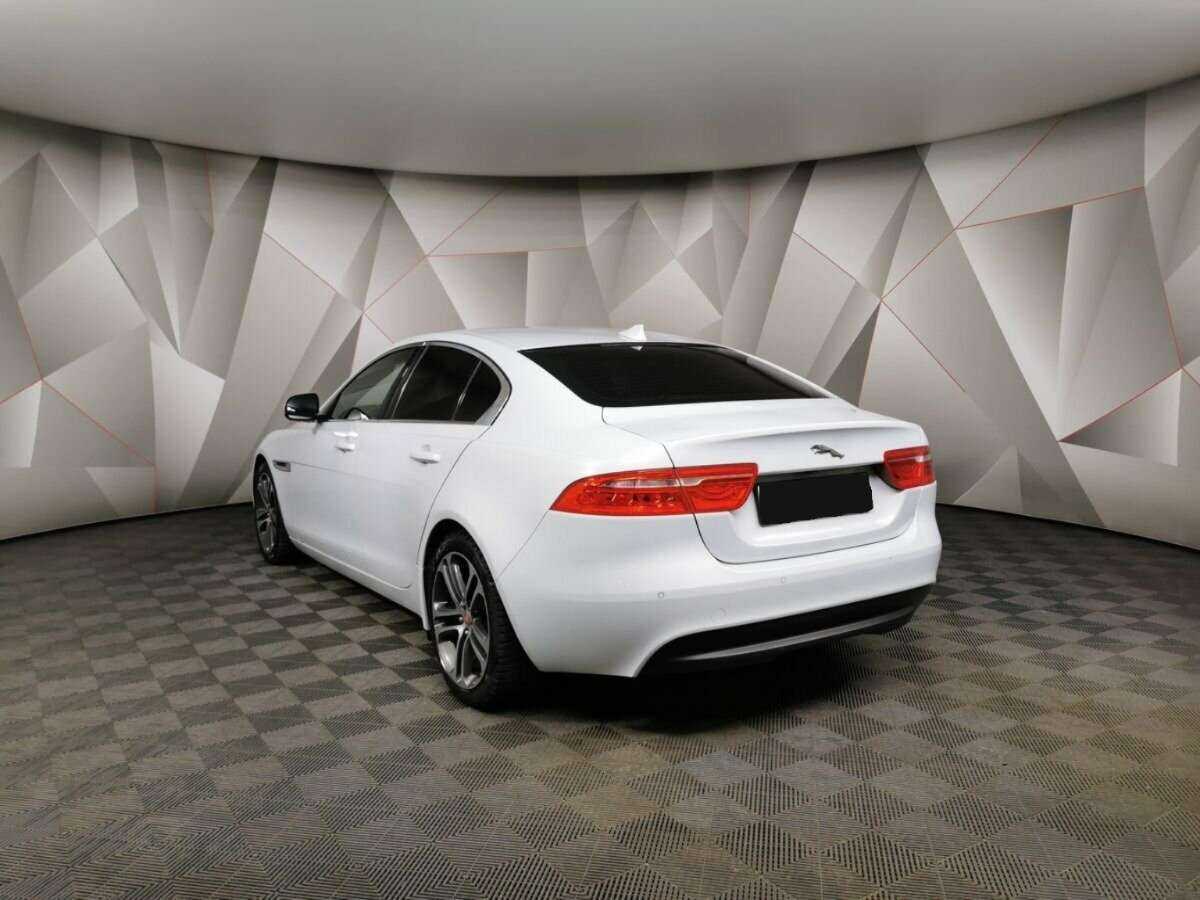 Купить Jaguar XE с пробегом. Фото: #3