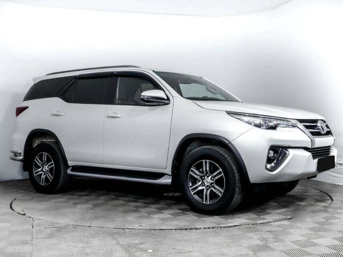 Купить Toyota Fortuner с пробегом. Фото: #2