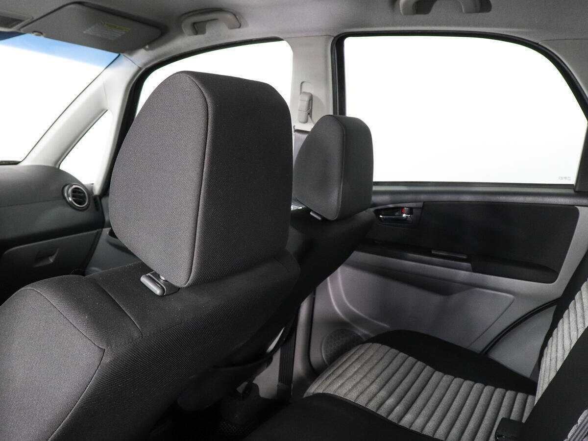 Купить Suzuki SX4 с пробегом. Фото: #11