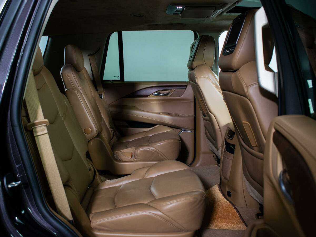 Купить Cadillac Escalade с пробегом. Фото: #8