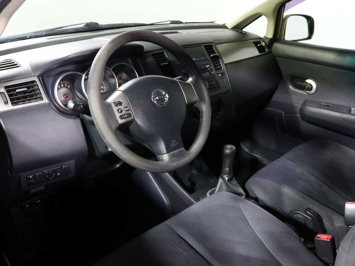 Купить Nissan Tiida с пробегом. Фото: #10