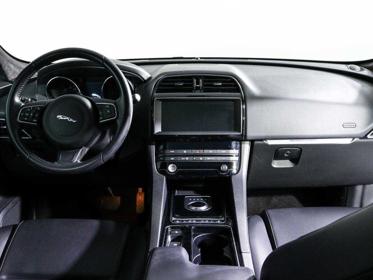 Купить Jaguar F-Pace с пробегом. Фото: #9