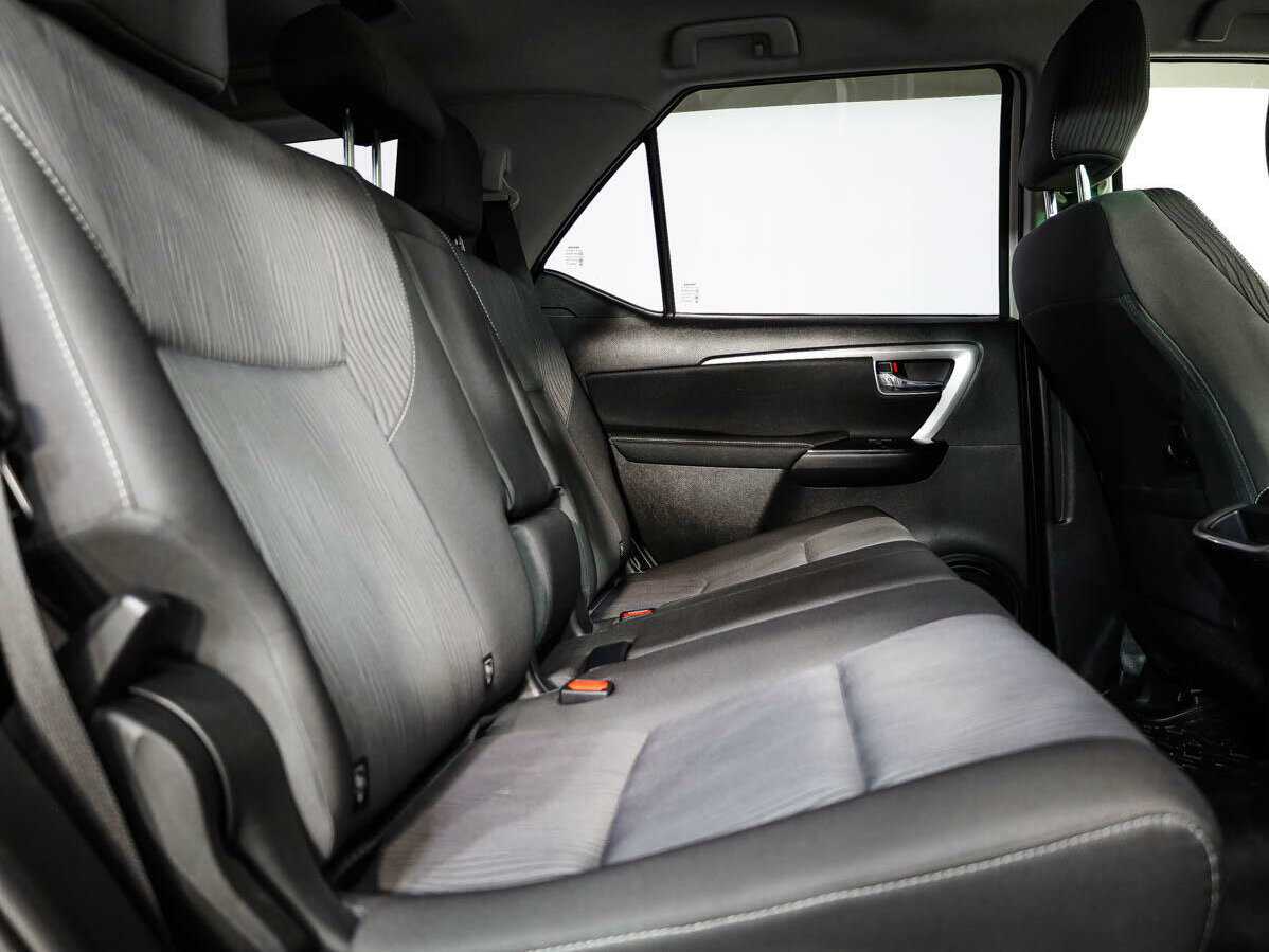 Купить Toyota Fortuner с пробегом. Фото: #11