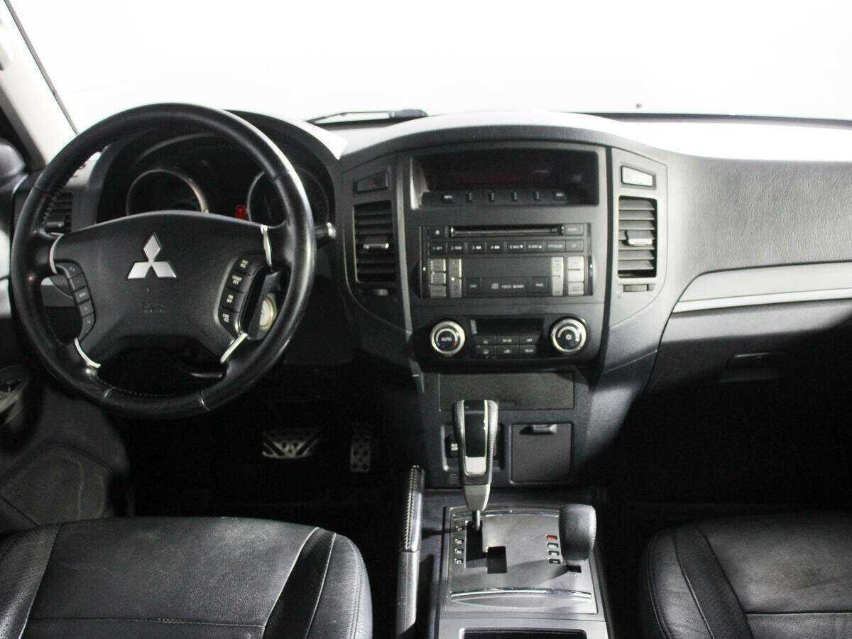 Купить Mitsubishi Pajero с пробегом. Фото: #9