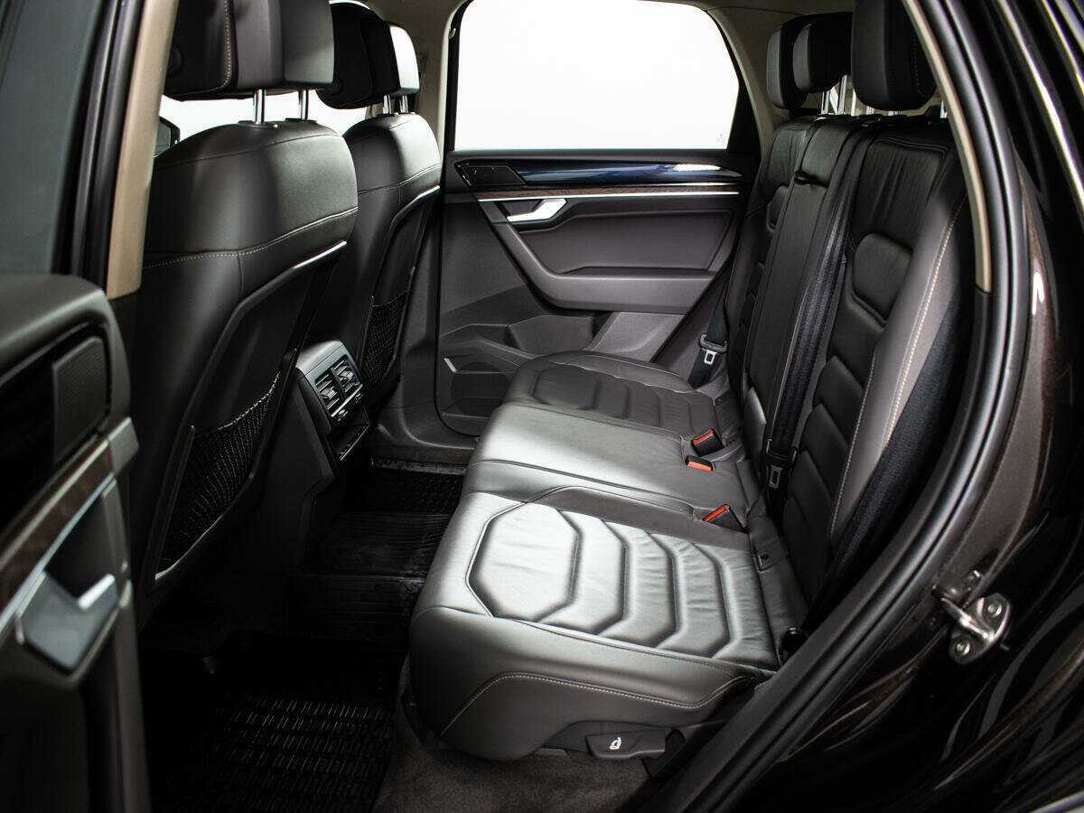 Купить Volkswagen Touareg с пробегом. Фото: #9