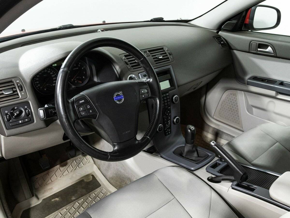 Купить Volvo S40 с пробегом. Фото: #10