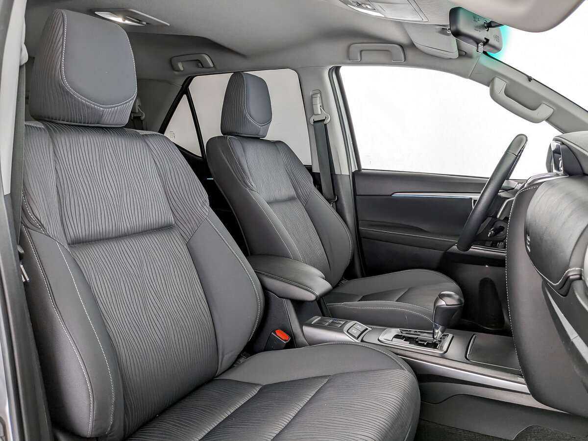 Купить Toyota Fortuner с пробегом. Фото: #17
