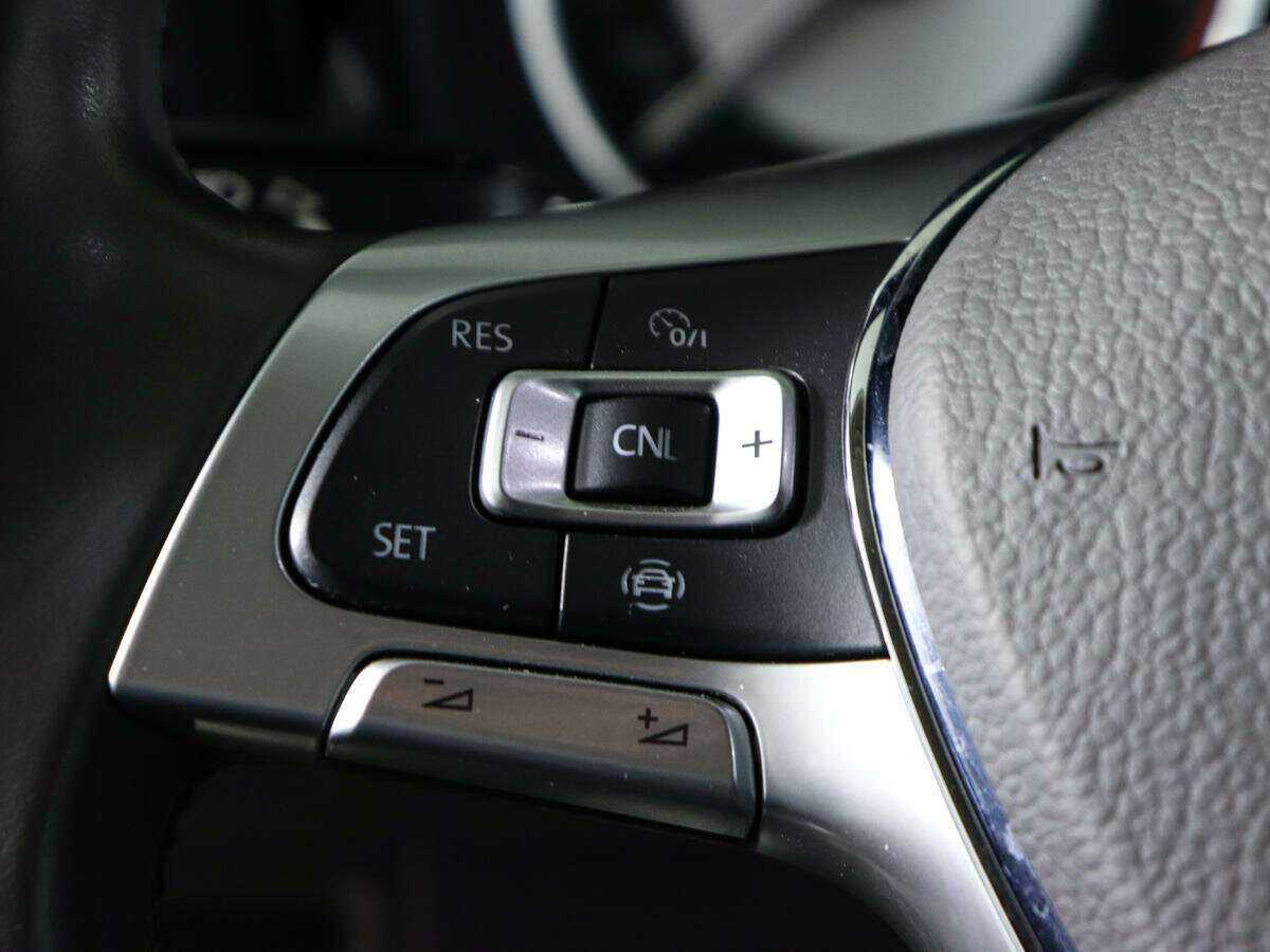 Купить Volkswagen Touareg с пробегом. Фото: #24