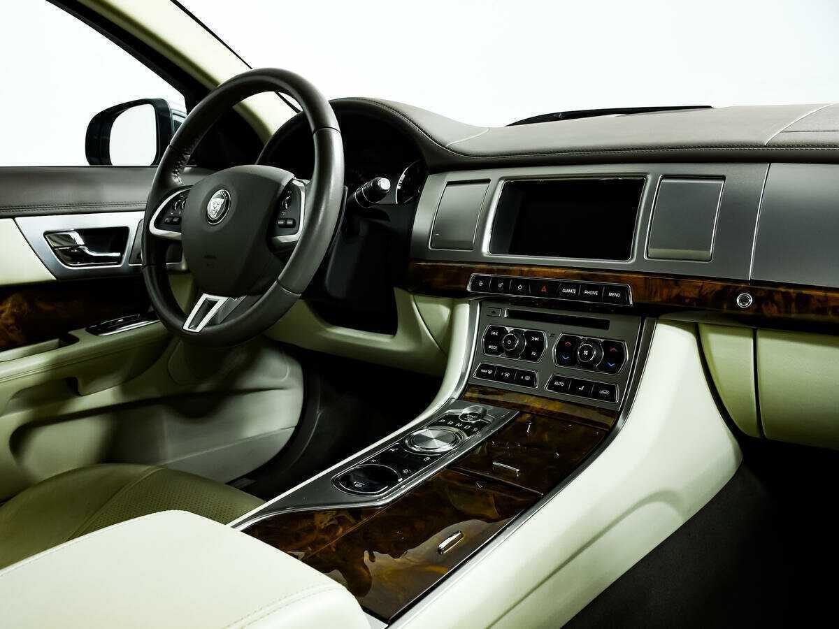 Купить Jaguar XF с пробегом. Фото: #8