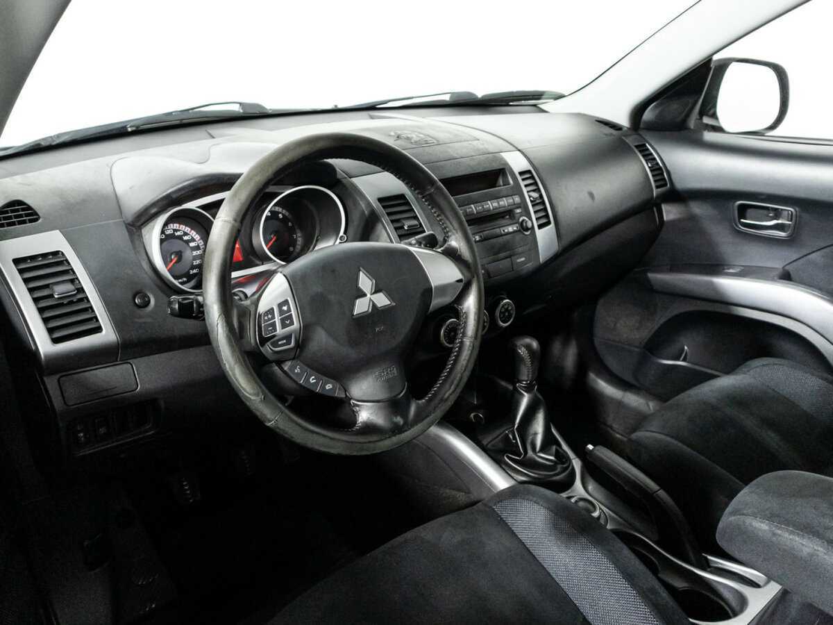 Купить Mitsubishi Outlander с пробегом. Фото: #10