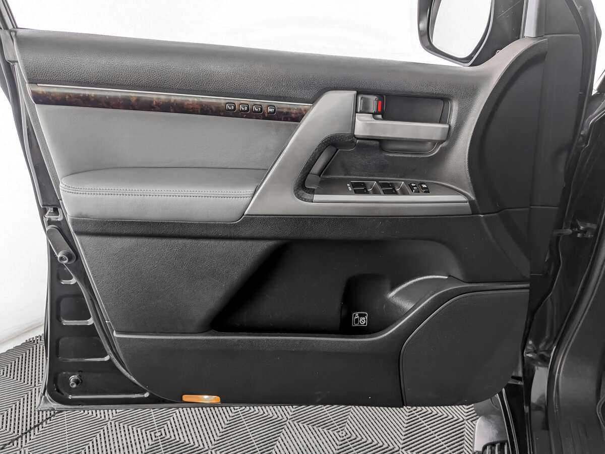 Купить Toyota Land Cruiser с пробегом. Фото: #10