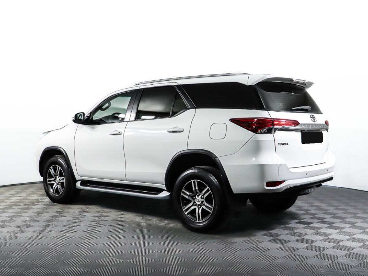 Купить Toyota Fortuner с пробегом. Фото: #5